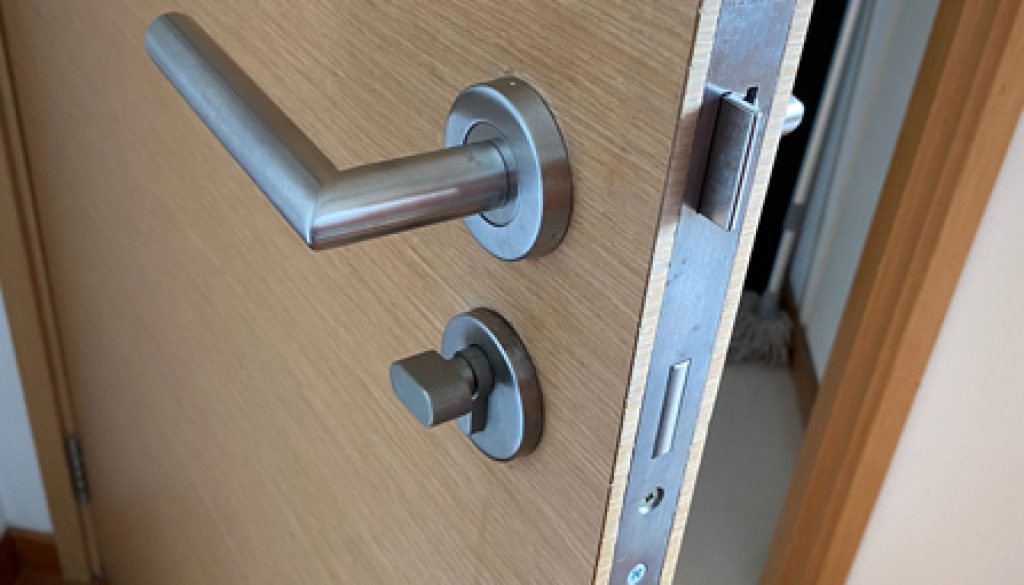 Open jammed lock in Bukit Batok MY Locksmith Singapore