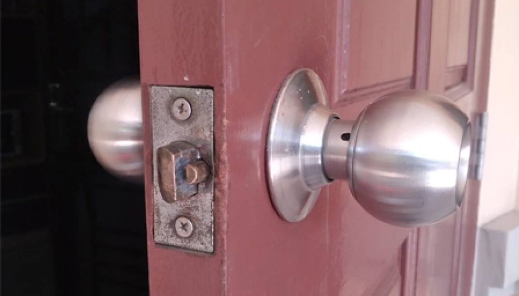 Open jammed lock in Lewis Road MY Locksmith Singapore